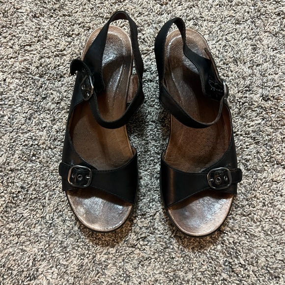 Dansko Black Women's Sandals - Picture 1 of 3